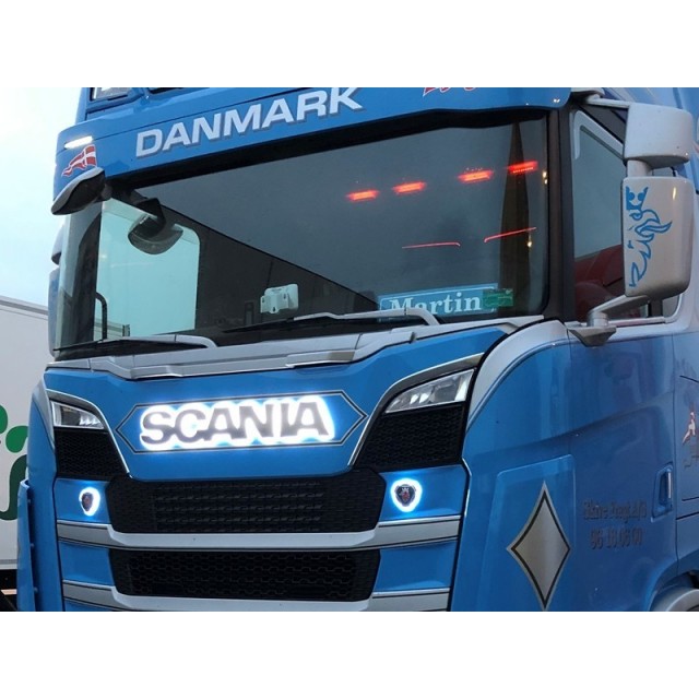 Illuminated SCANIA emblem - Xenon white