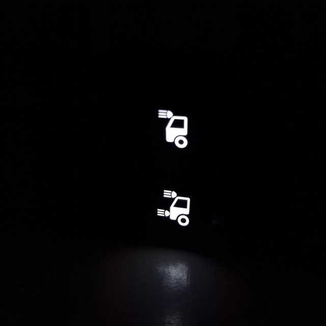 3-way auxiliary light switch - SCANIA...