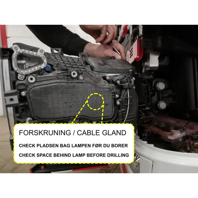 Dodatkowe światło w lampy główne...