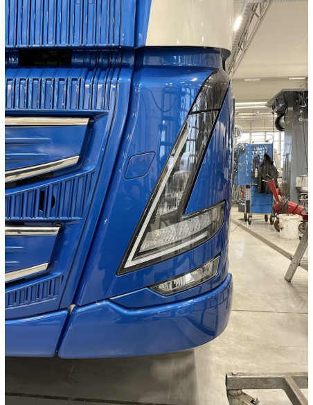 Volvo FH5 headlight protection films - clear
