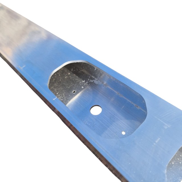 Belka pod spoiler 195 cm, 2 wycięcia...