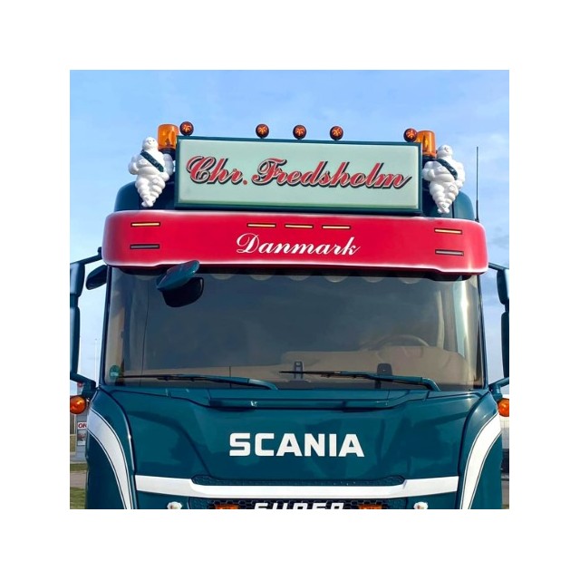 Pomarańczowa lampa obrysowa Scania...