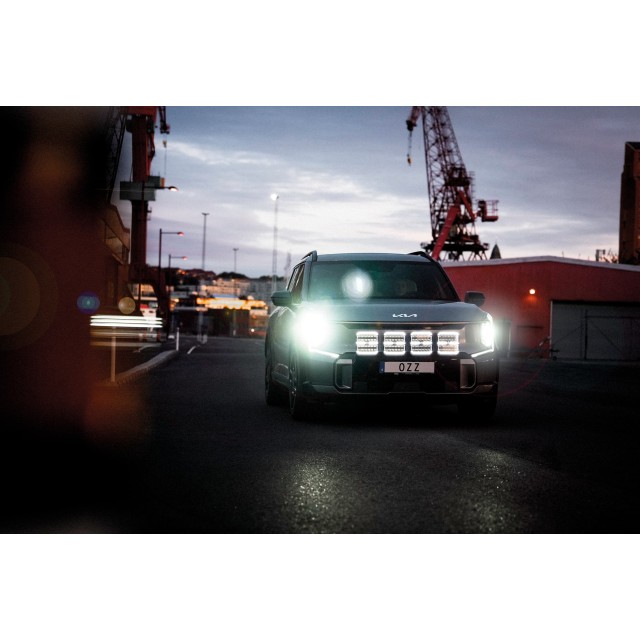 OZZ SQR 9" Black LED driving light...