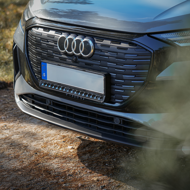 OZZ LP1 White, licence plate frame...