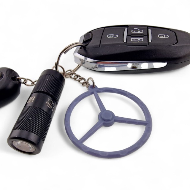 Black plastic 3-spoke steering wheel...