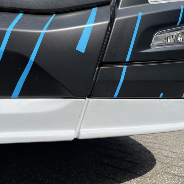 Spoiler pod zderzak Volvo Aero...