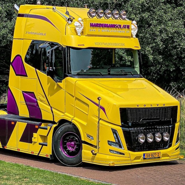 Spoiler pod zderzak Volvo Aero...