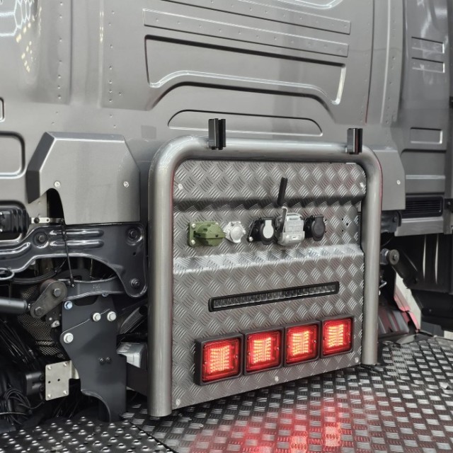 Aluminiowe osłony zawieszenia kabiny...
