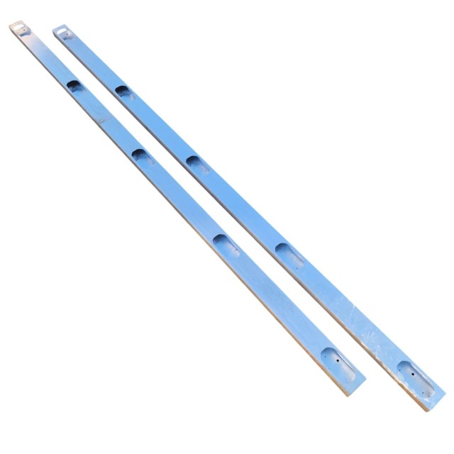 Listwy międzyosiowe 243 cm, 5 wycięć...